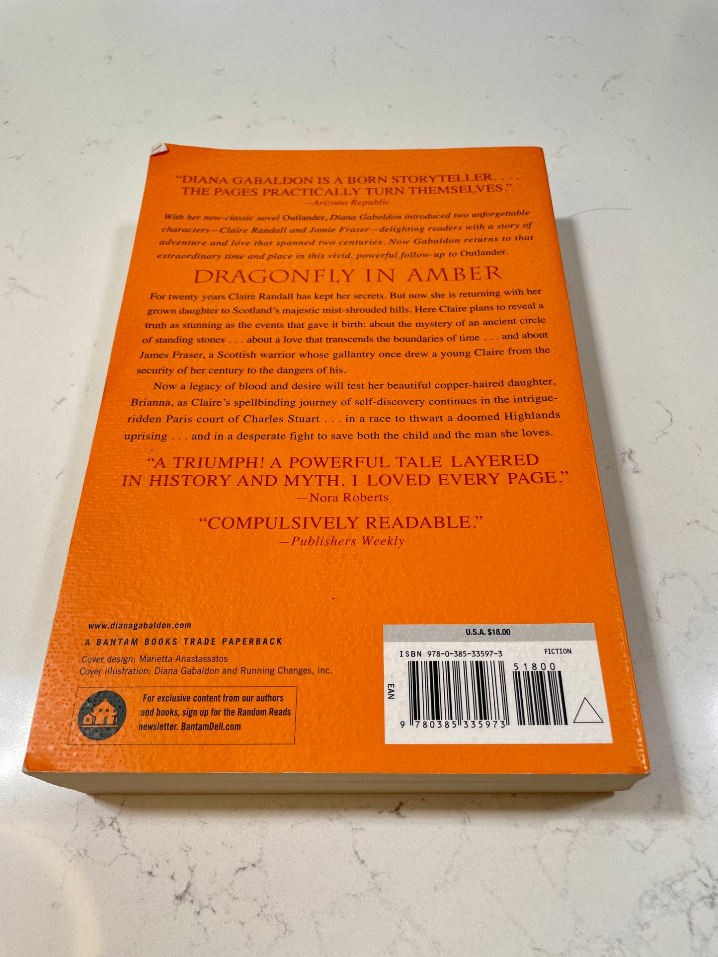 Dragonfly In Amber (Outlander Series) written by Diana Gabaldon