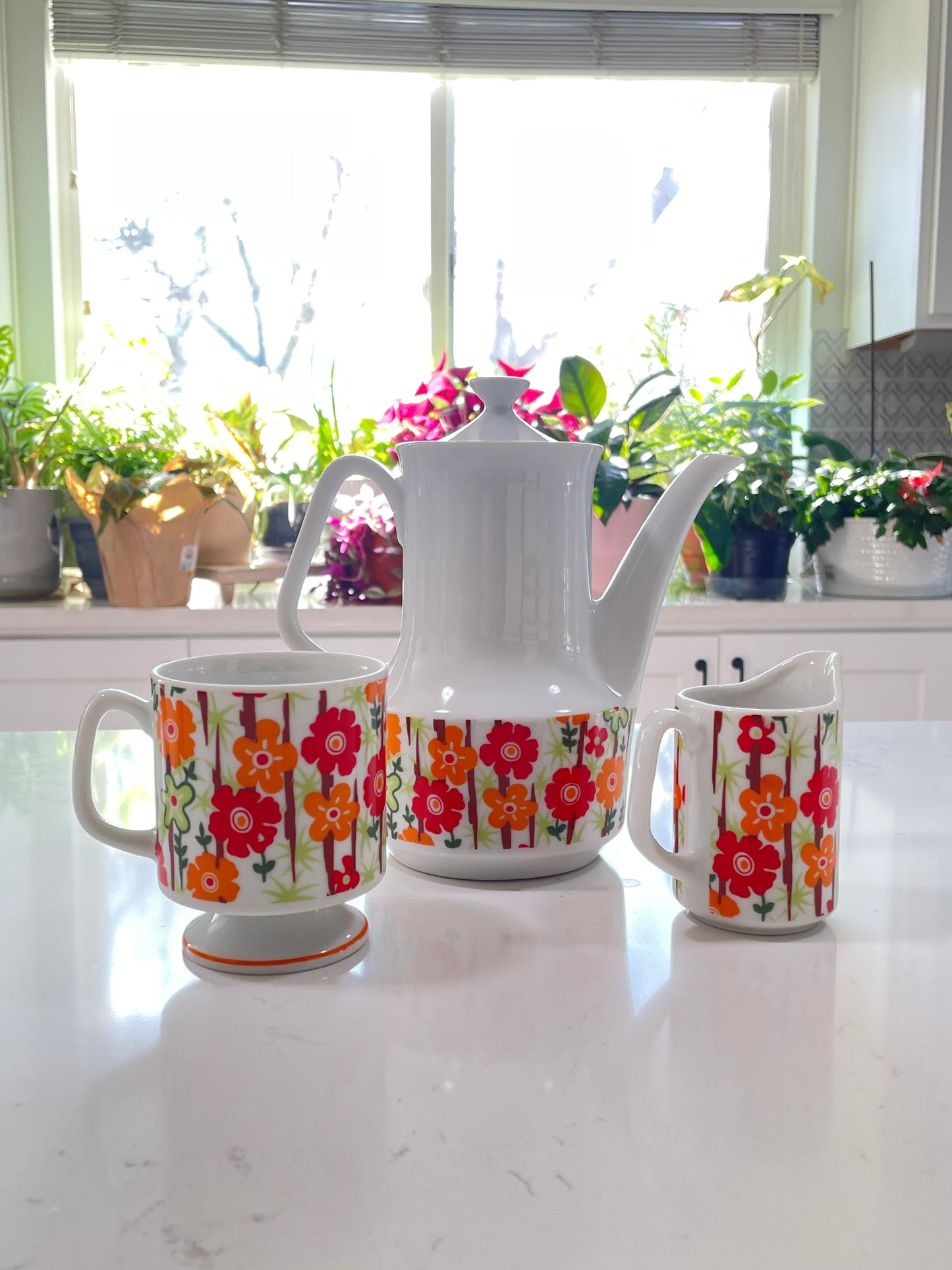 Vintage Teapot, tea cup & creamer (retro design)
