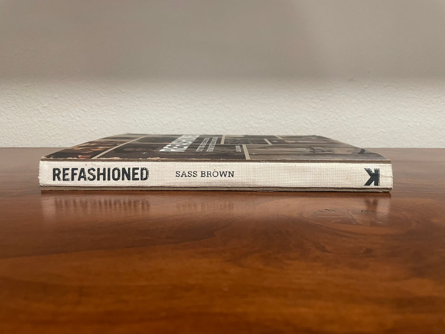 Refashioned : Cutting Edge Clothing From Upcycled Materials (used book)