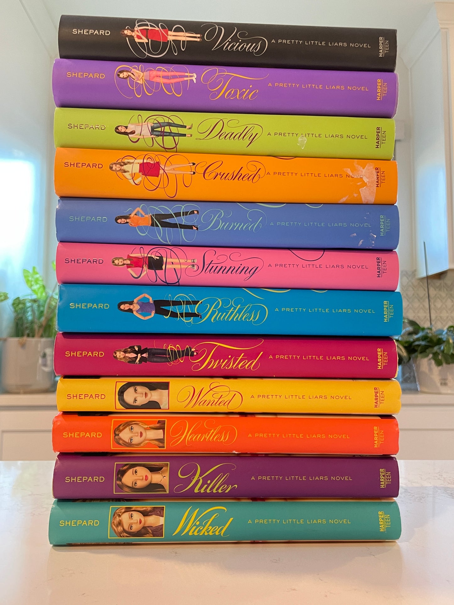 Pretty Little Liars Bundle by Sara Shepard (secondhand books)