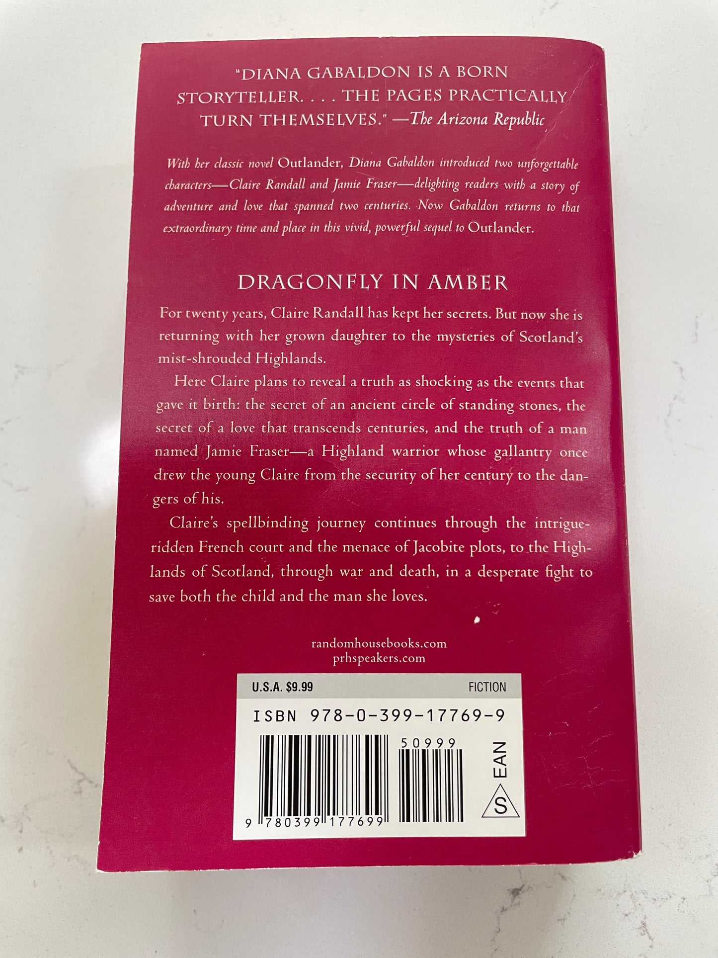 Dragonfly In Amber by Diana Gabaldon (secondhand book)