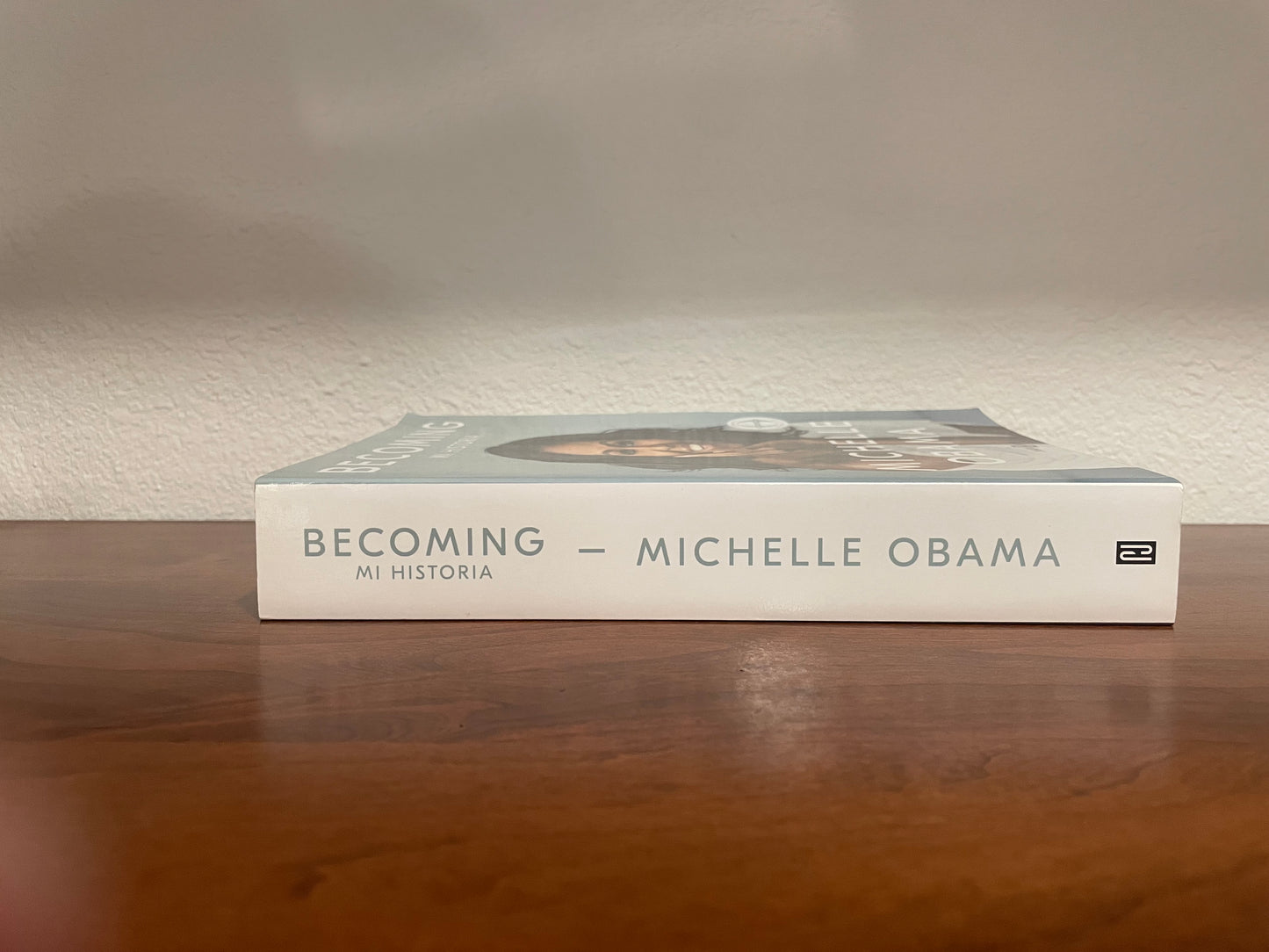 Becoming (used book- Spanish addition)