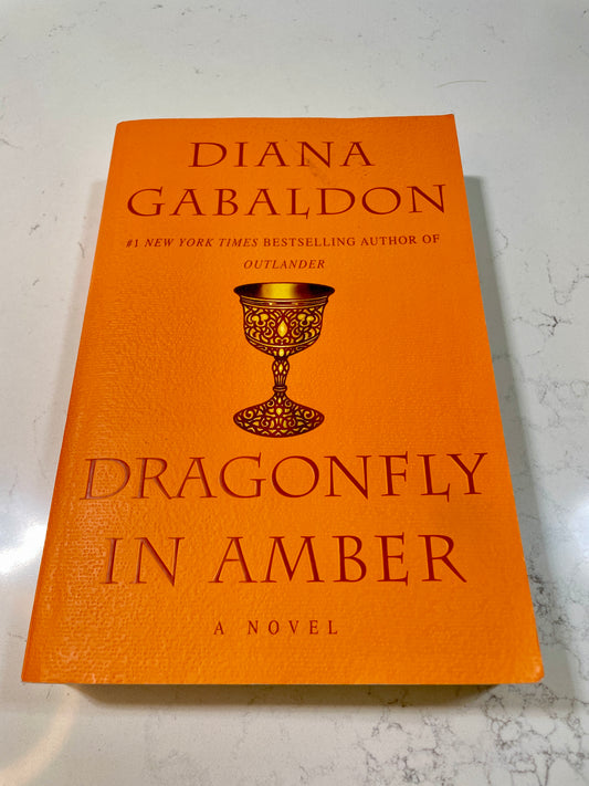 Dragonfly In Amber (Outlander Series) written by Diana Gabaldon