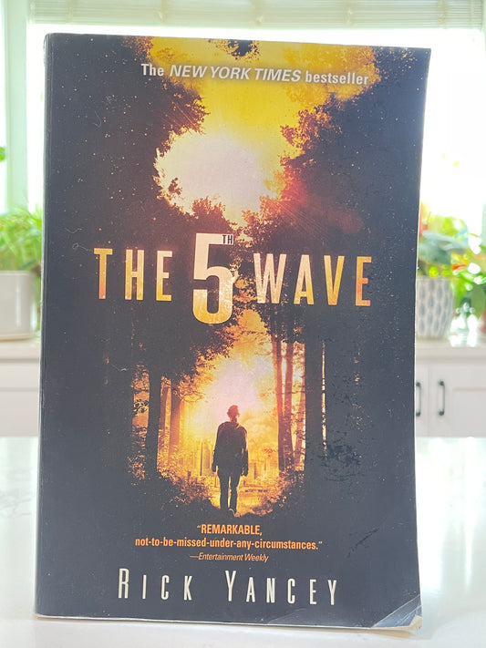 The 5th Wave by Rick Yancey (secondhand book)